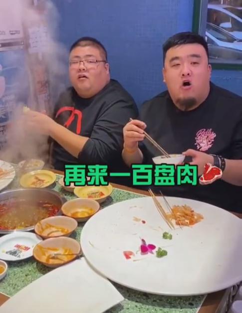 美食探店短怎么拍摄才吸引人（美食界铁三角）(1)