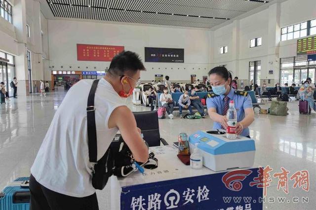 银西高铁开通首日第一趟车票 银西高铁多项服务举措助力旅客端午出行(3)