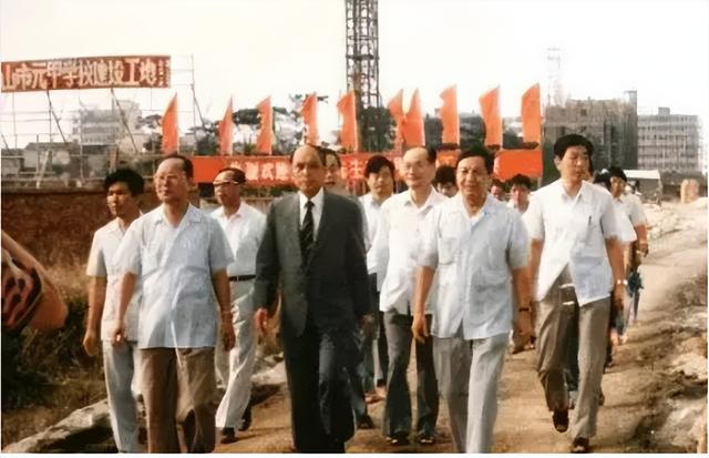 为何香港霍家比李嘉诚地位还高（同样是香港豪门）(11)