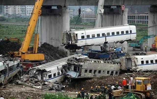 d2809次列车事故撞车（相隔十年又一动车事故发生D2809次列车一死8伤）(3)