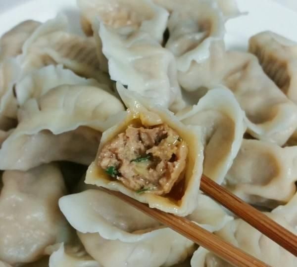 冷水煮冻饺子靠谱吗,冷水煮冻饺子的正确方法图5