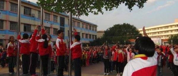 学校升旗仪式流程,小学周一升旗的通知怎么写图4