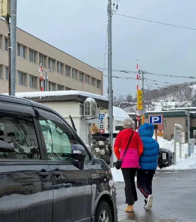 鹿晗关晓彤疑定居日本！住高档住宅日子滋润，买百万名表大秀恩爱