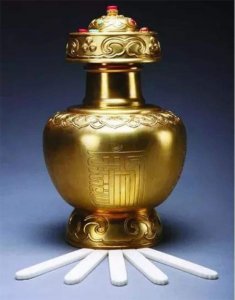 ​藏传佛教的活佛转世的金瓶掣签制度历史介绍