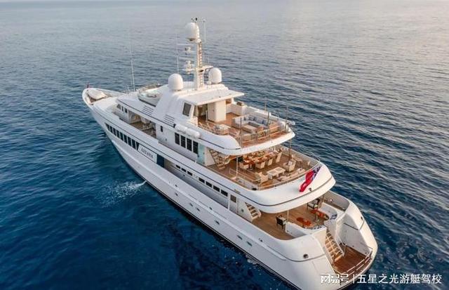 Feadship 斐帝星 Gitana 号超级游艇完成 300 万欧元的重大改装-