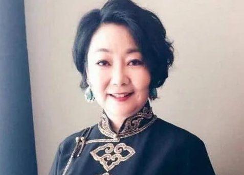 她出道24年无绯闻，与初恋相守一生，婚姻29年仍被丈夫宠成女王！