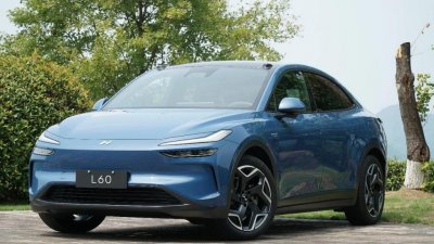 ​门板能塞18瓶水，夸张二排空间，20万的国产车，要干翻Model Y?_ZAKER新闻