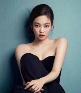 ​Jennie大胆前卫的时尚品味迅速走红，吸引逾280万点击浏览